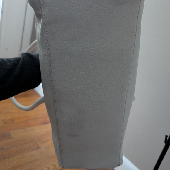 Michael Kors White Leather Crossbody Tote Bag - Picture 6 of 8